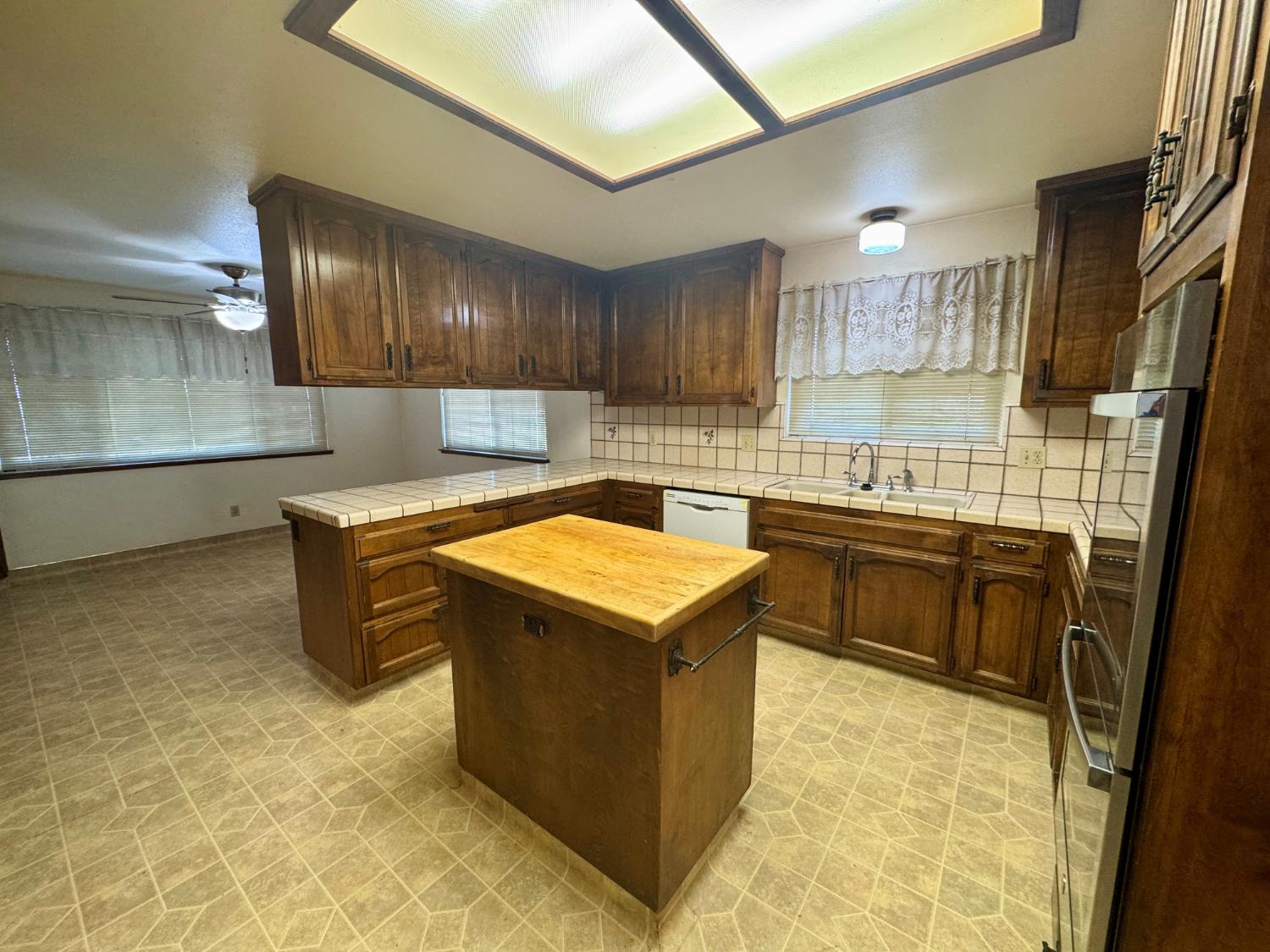 17617 W Belmont Ave, Kerman, CA 93630
