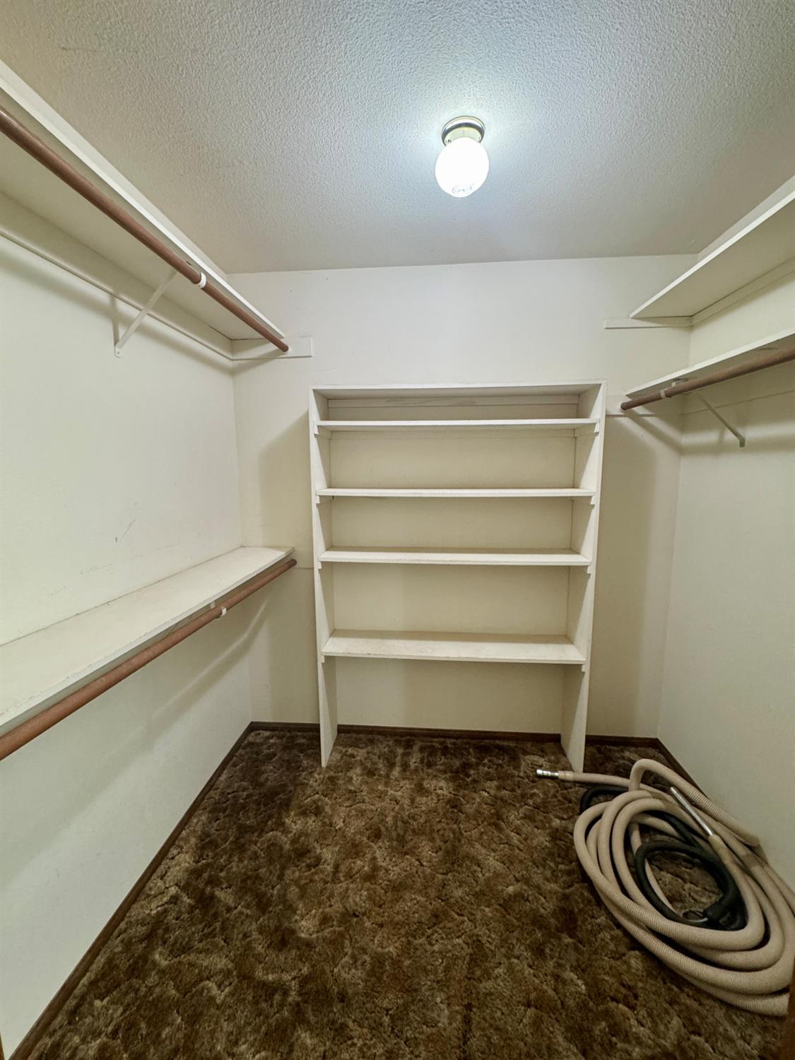 17617 W Belmont Ave, Kerman, CA 93630