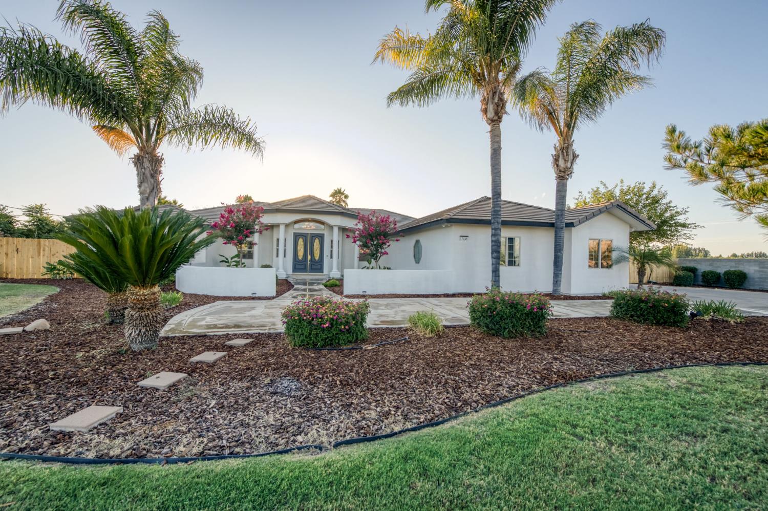 17448 Island Dr, Madera, CA 93636