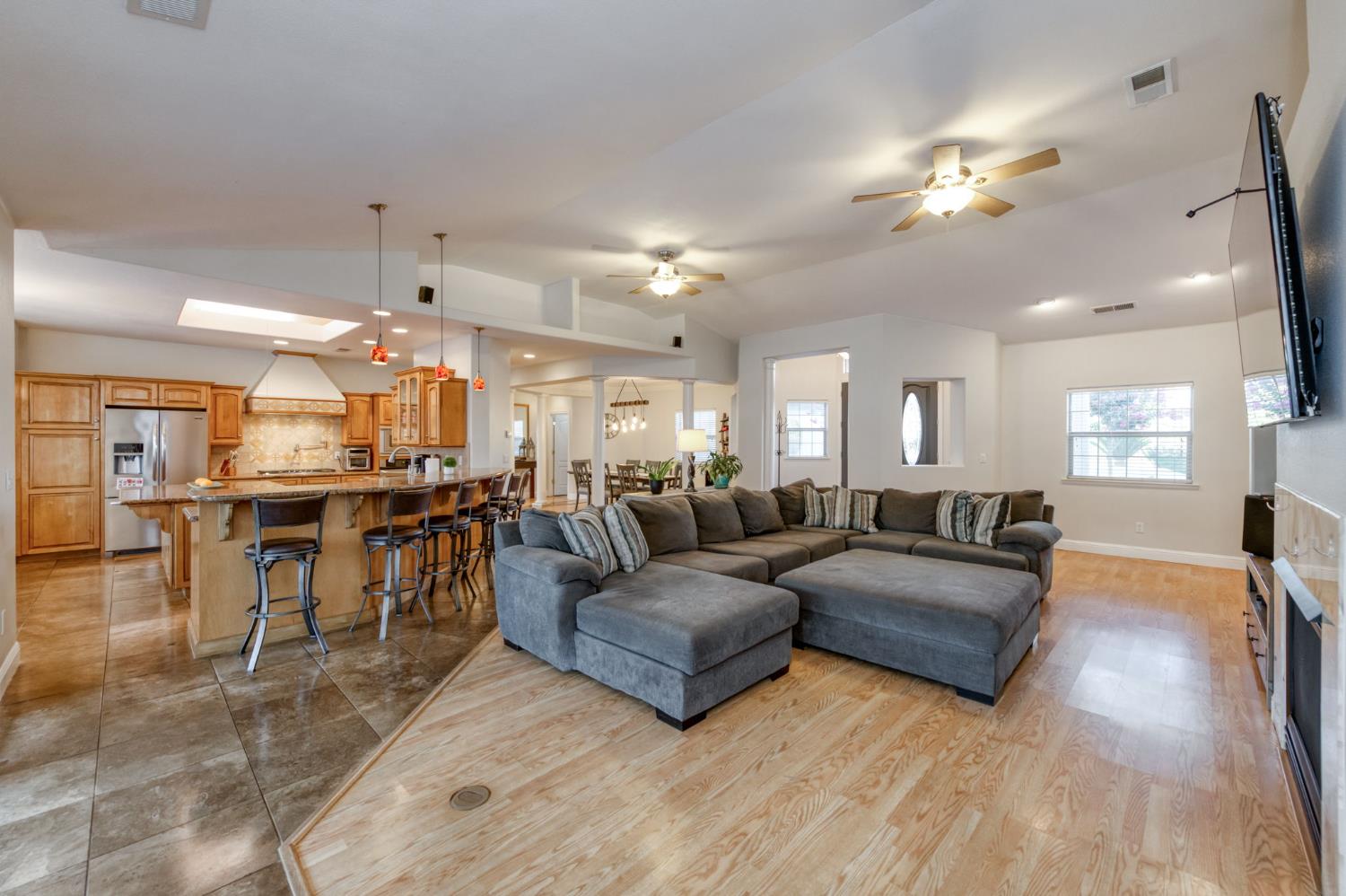 17448 Island Dr, Madera, CA 93636