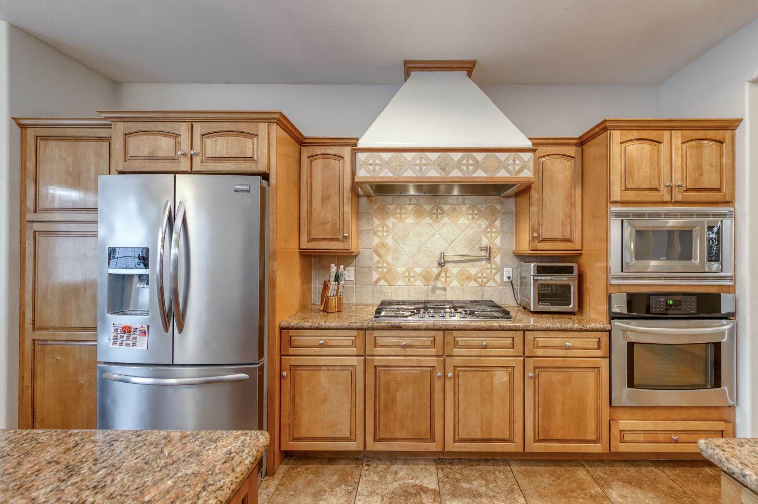 17448 Island Dr, Madera, CA 93636