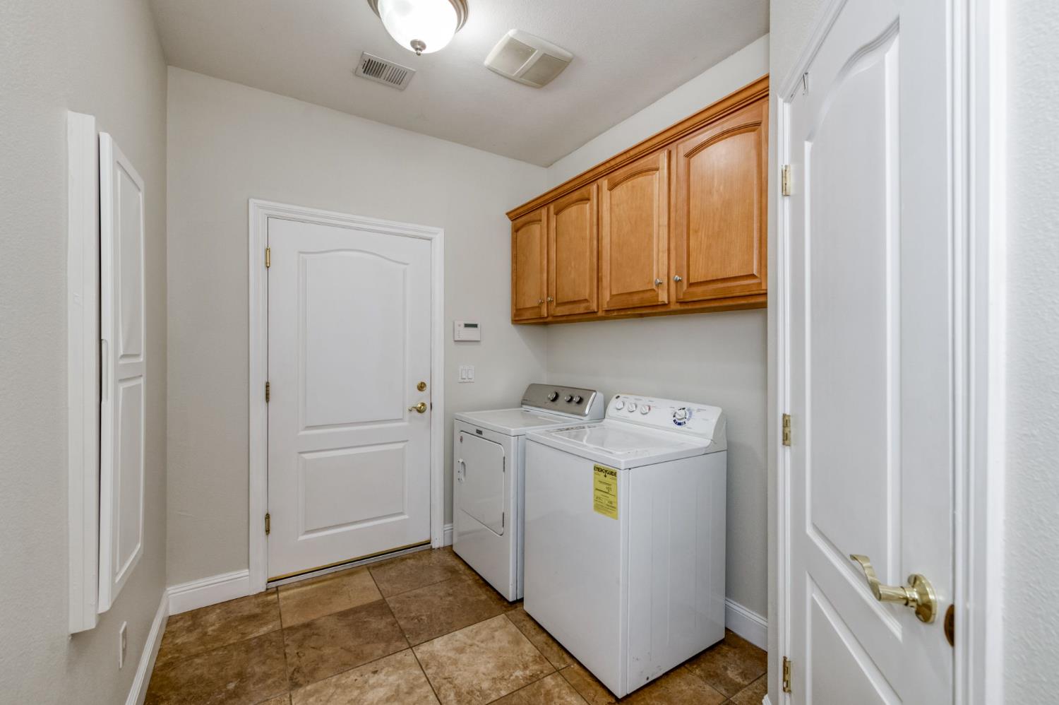 17448 Island Dr, Madera, CA 93636