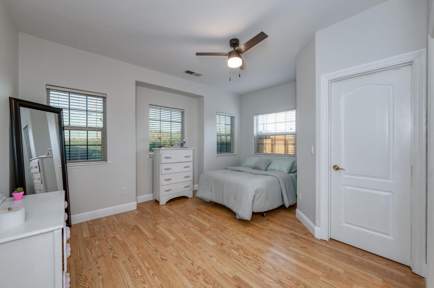 17448 Island Dr, Madera, CA 93636