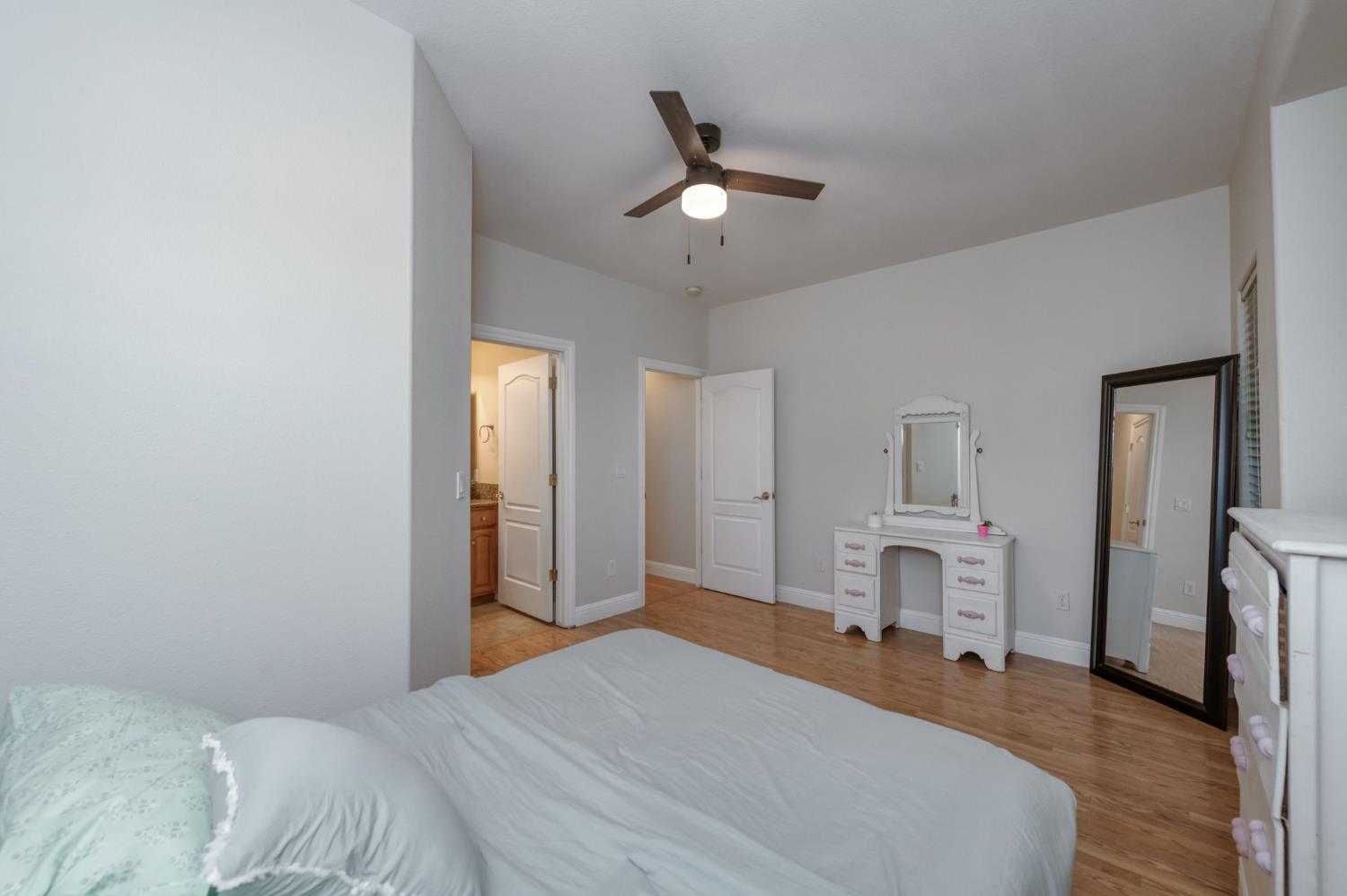 17448 Island Dr, Madera, CA 93636