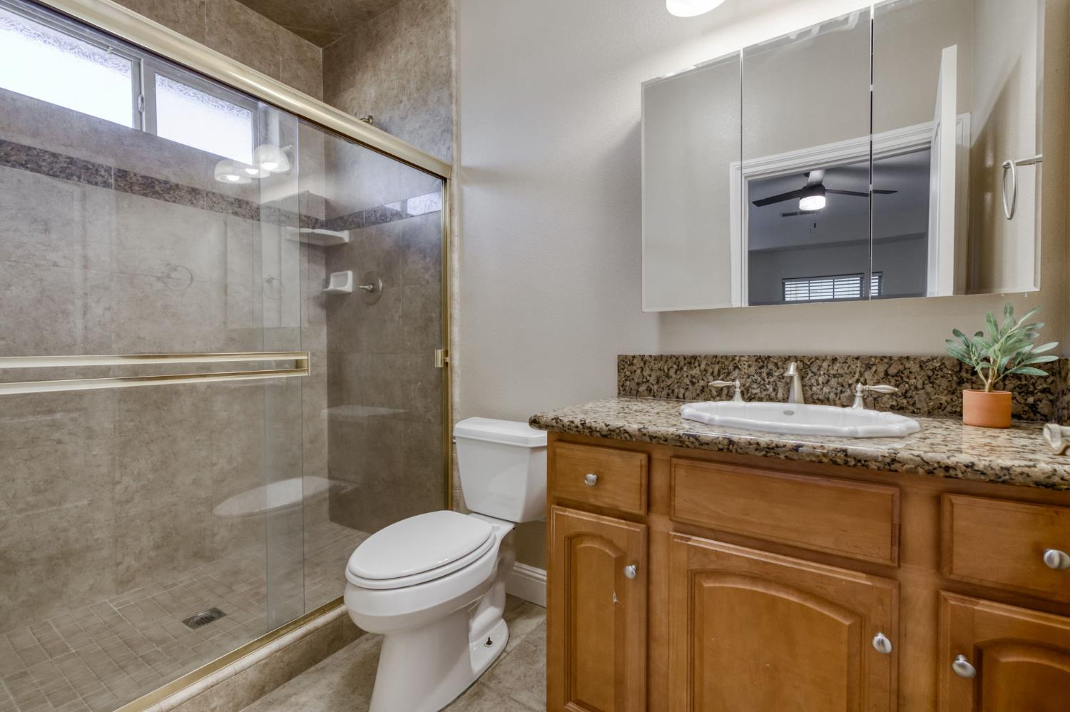 17448 Island Dr, Madera, CA 93636