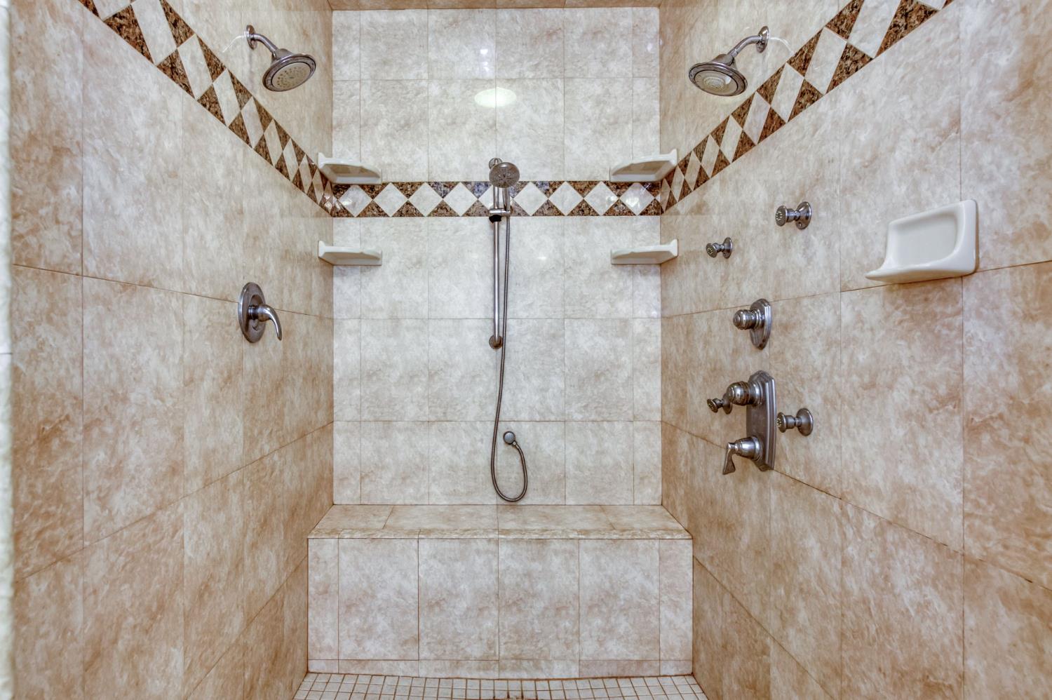 17448 Island Dr, Madera, CA 93636