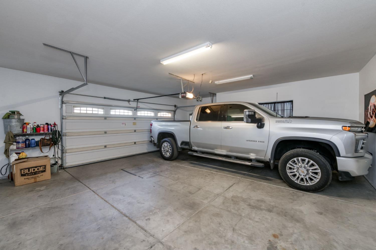 17448 Island Dr, Madera, CA 93636