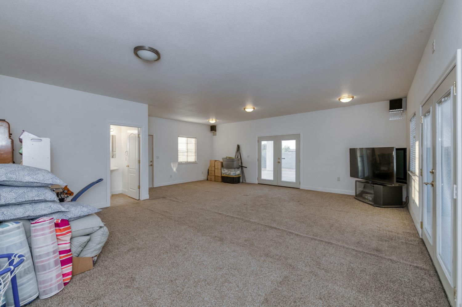 17448 Island Dr, Madera, CA 93636