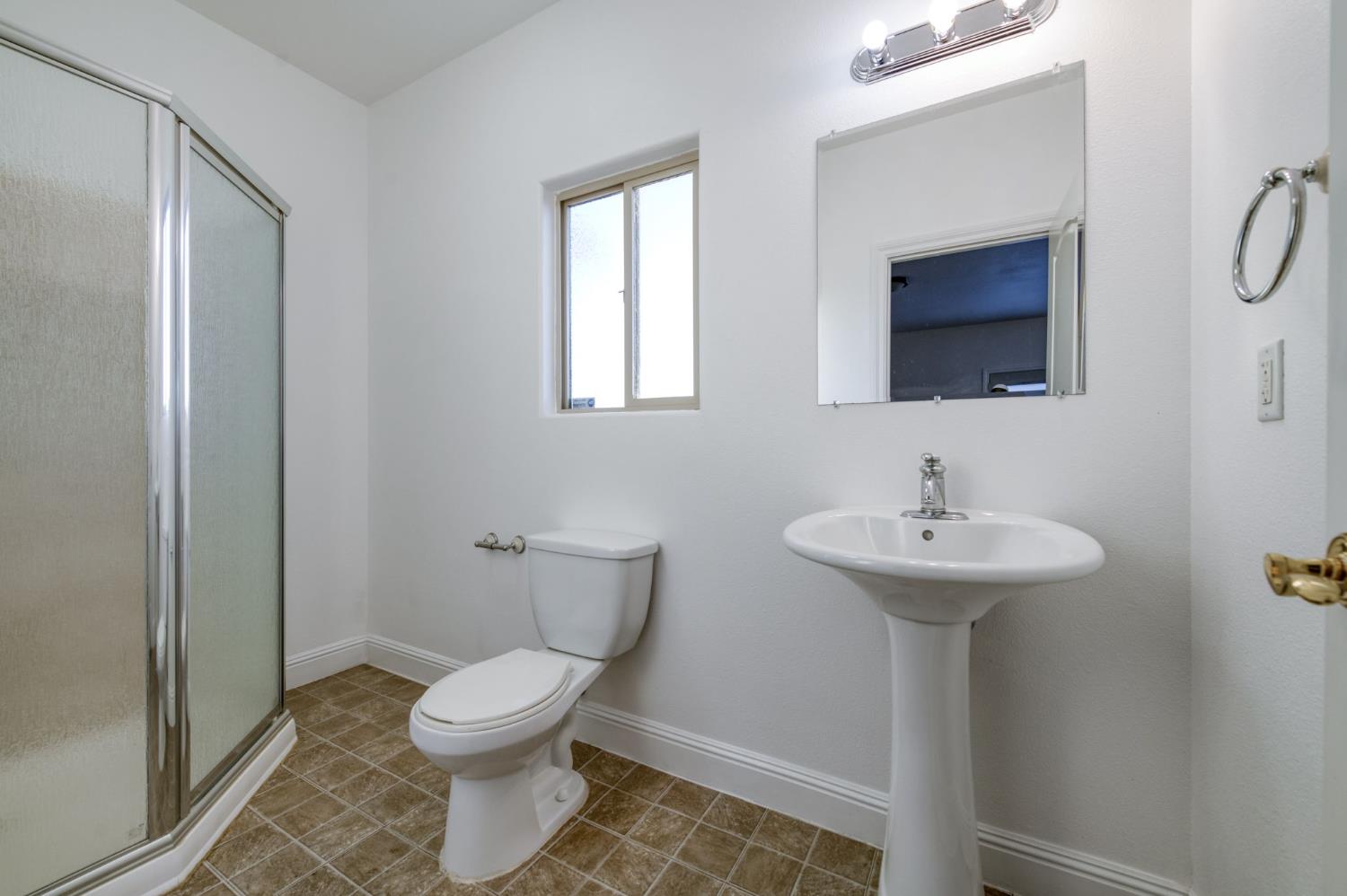 17448 Island Dr, Madera, CA 93636