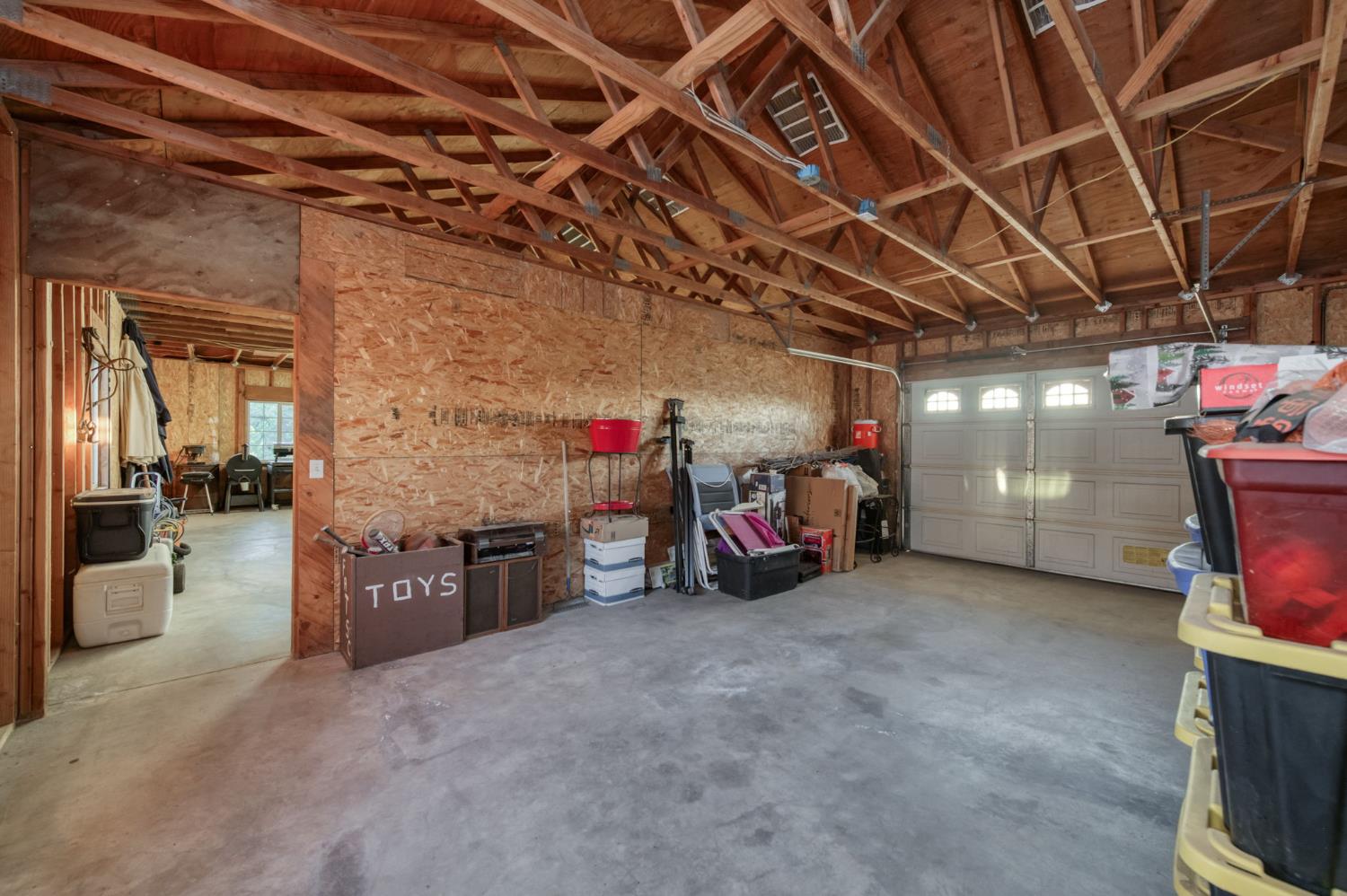 17448 Island Dr, Madera, CA 93636