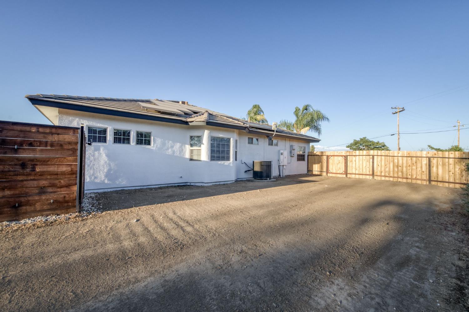 17448 Island Dr, Madera, CA 93636