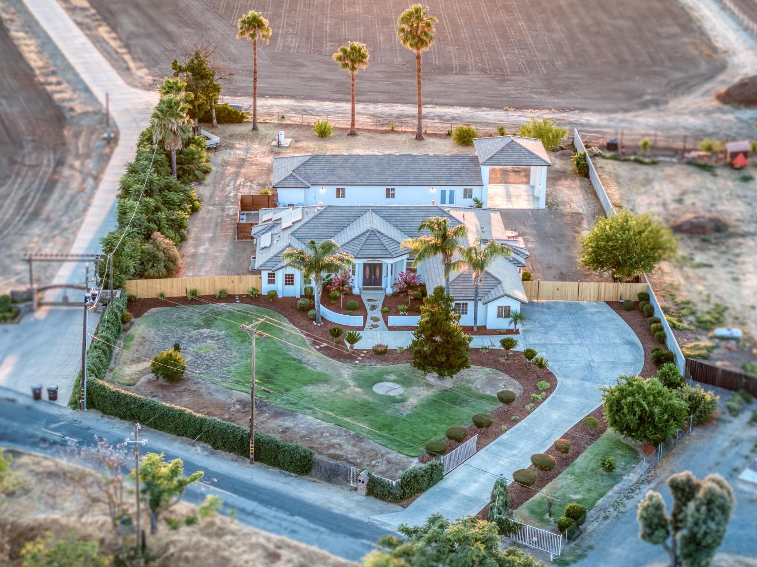 17448 Island Dr, Madera, CA 93636