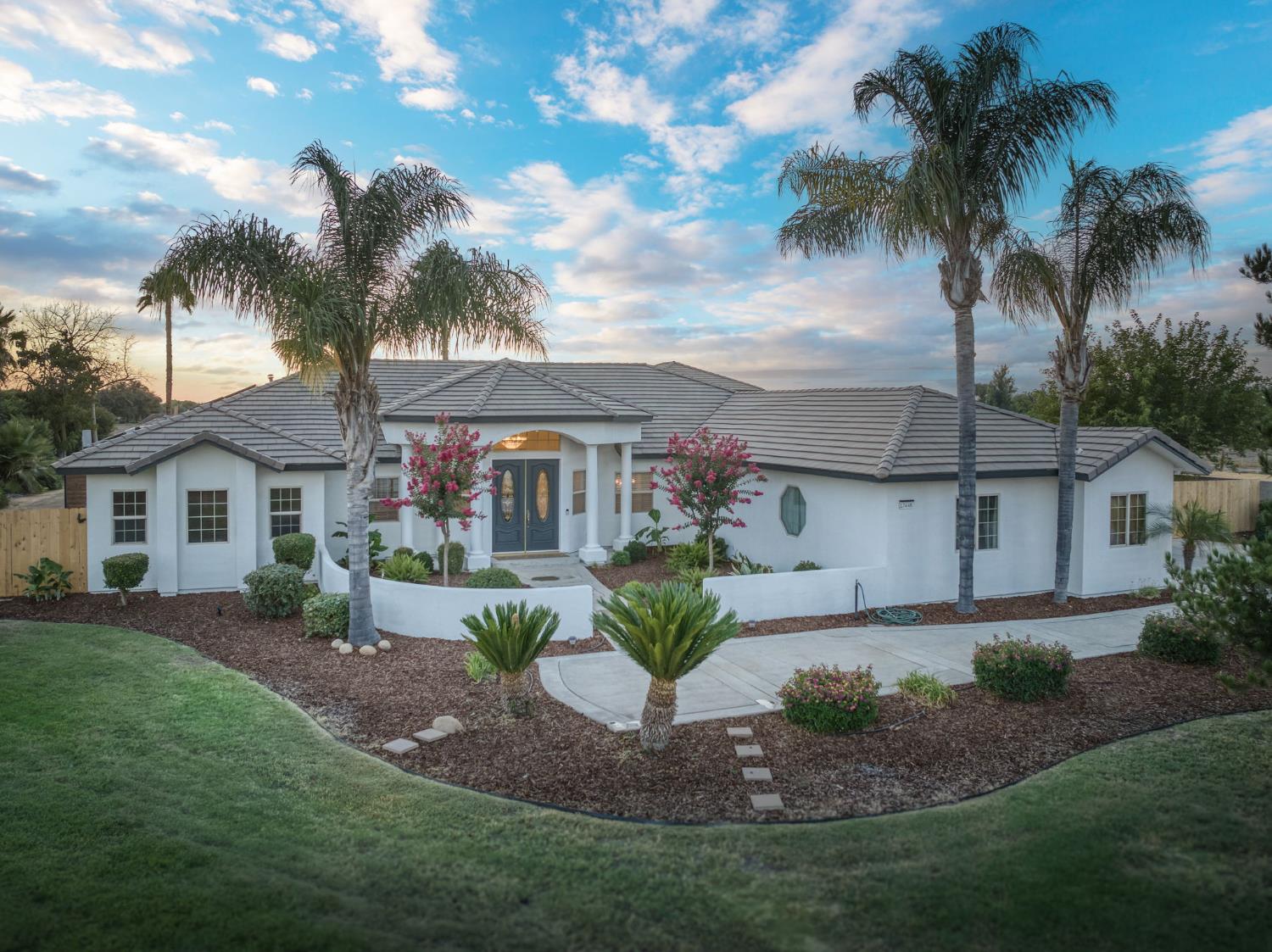 17448 Island Dr, Madera, CA 93636