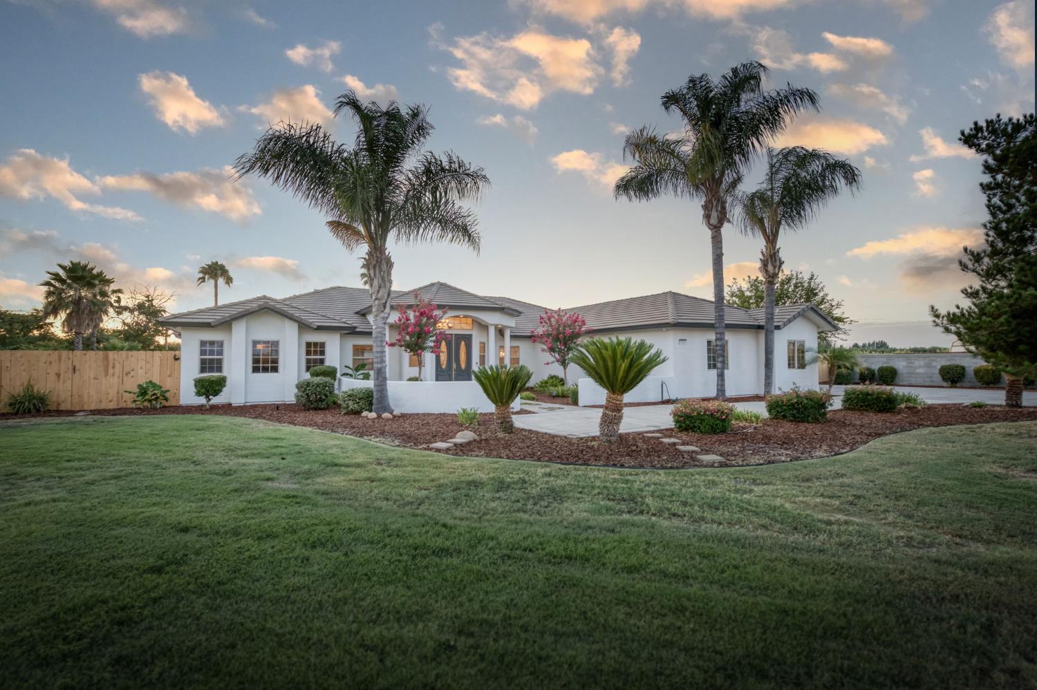 17448 Island Dr, Madera, CA 93636