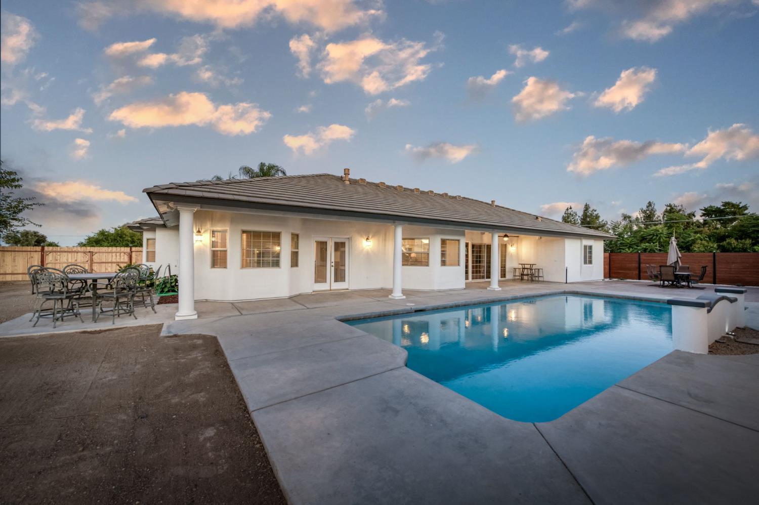 17448 Island Dr, Madera, CA 93636