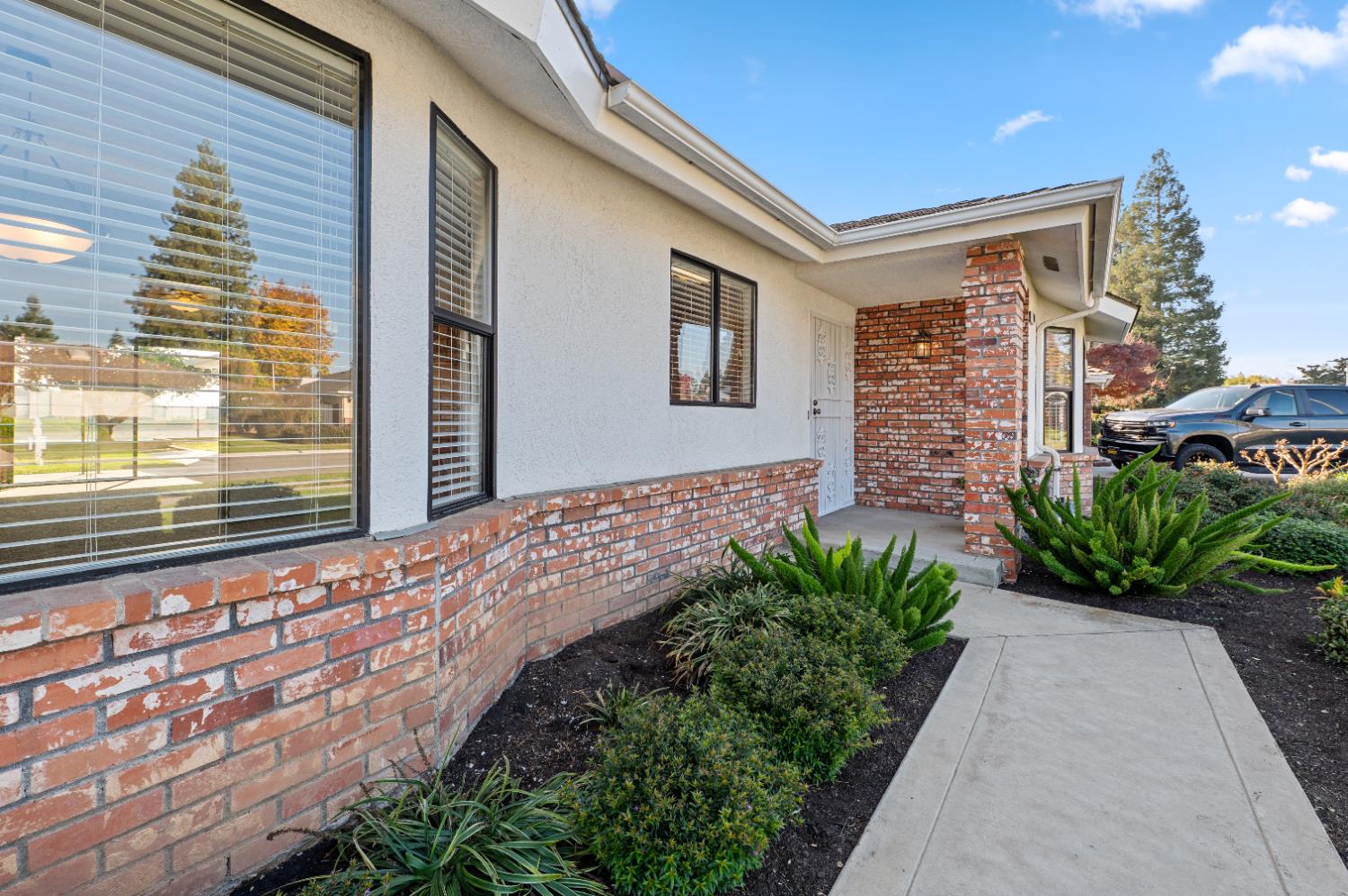 1673 E Cromwell Ave, Fresno, CA 93720