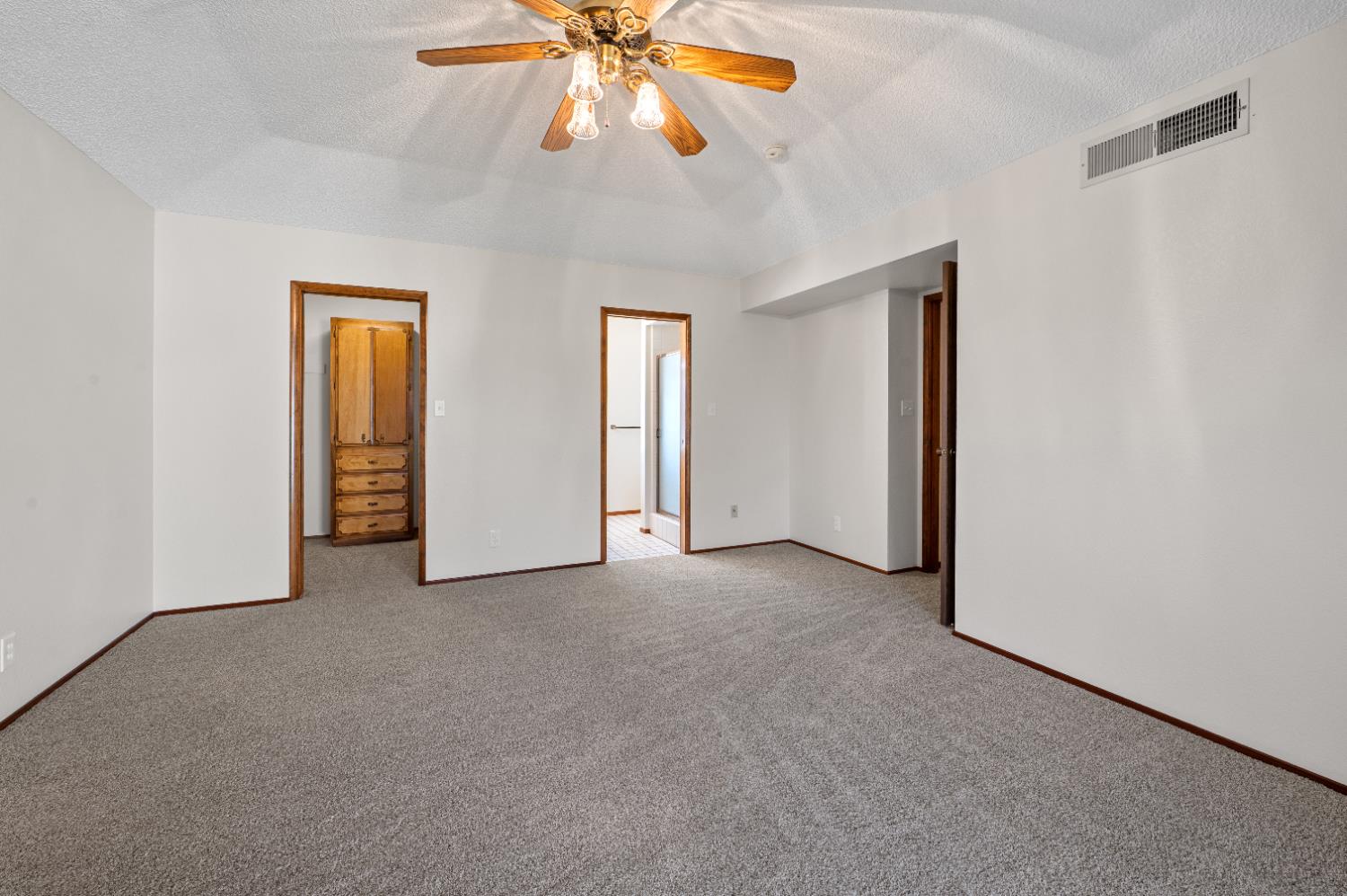 1673 E Cromwell Ave, Fresno, CA 93720