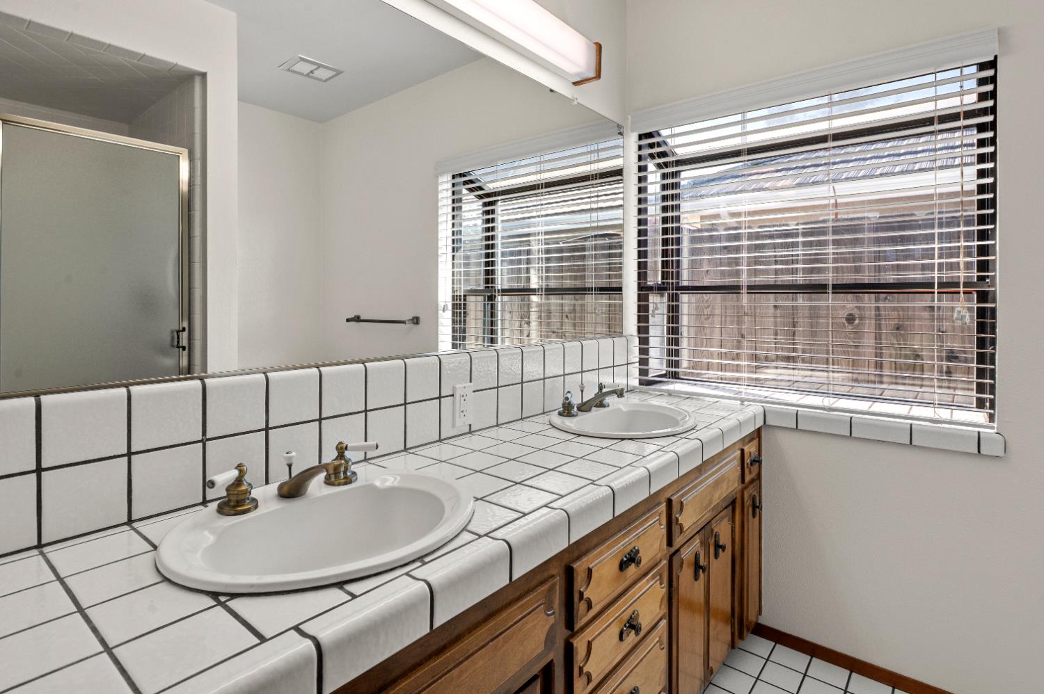 1673 E Cromwell Ave, Fresno, CA 93720