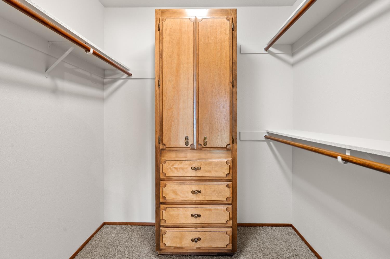 1673 E Cromwell Ave, Fresno, CA 93720