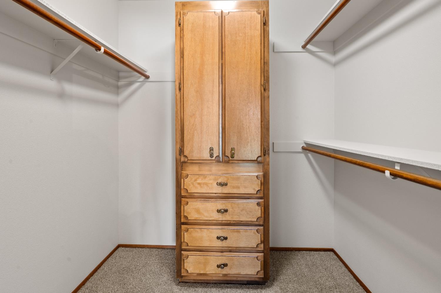 1673 E Cromwell Ave, Fresno, CA 93720