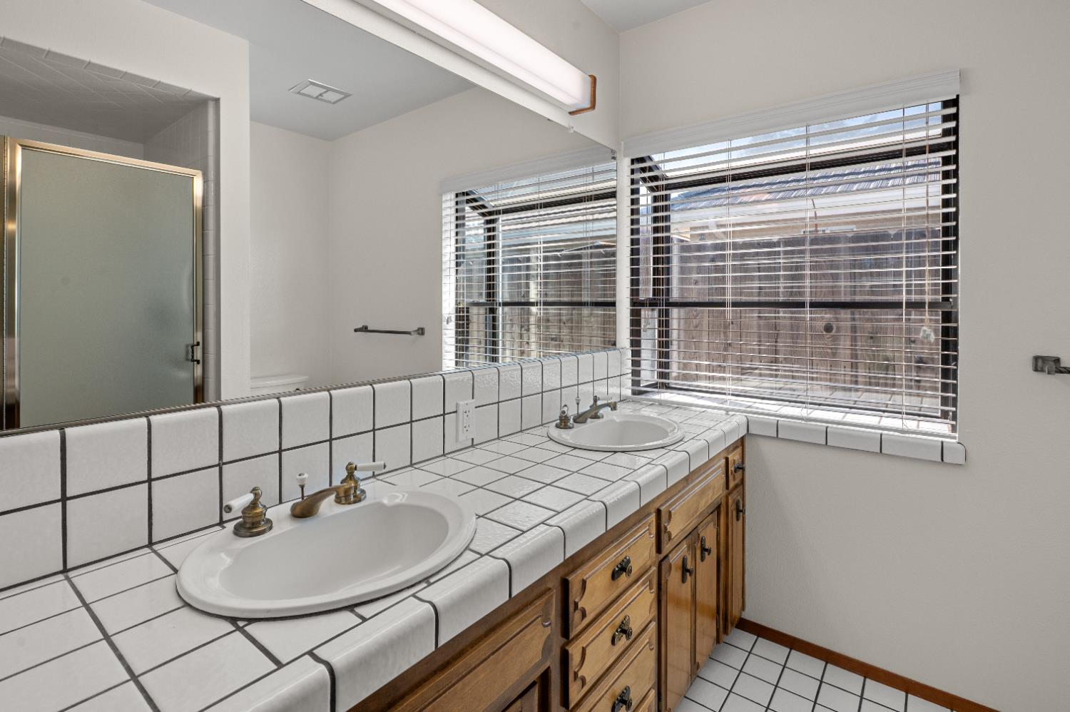 1673 E Cromwell Ave, Fresno, CA 93720