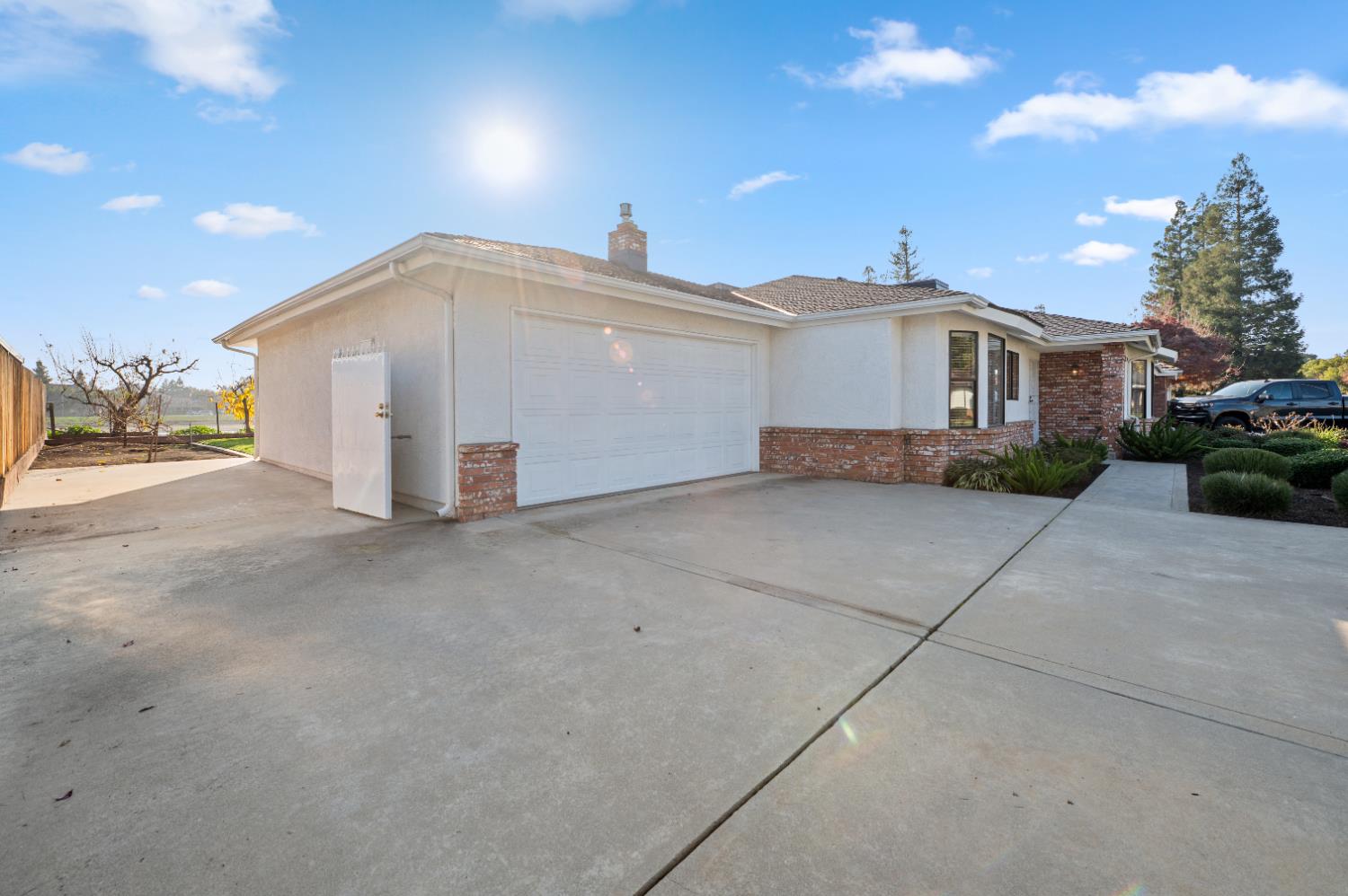 1673 E Cromwell Ave, Fresno, CA 93720