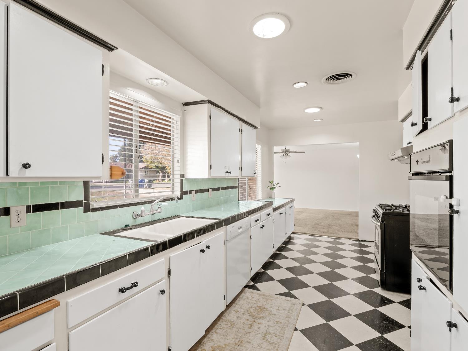 4430 N Teilman Ave, Fresno, CA 93705