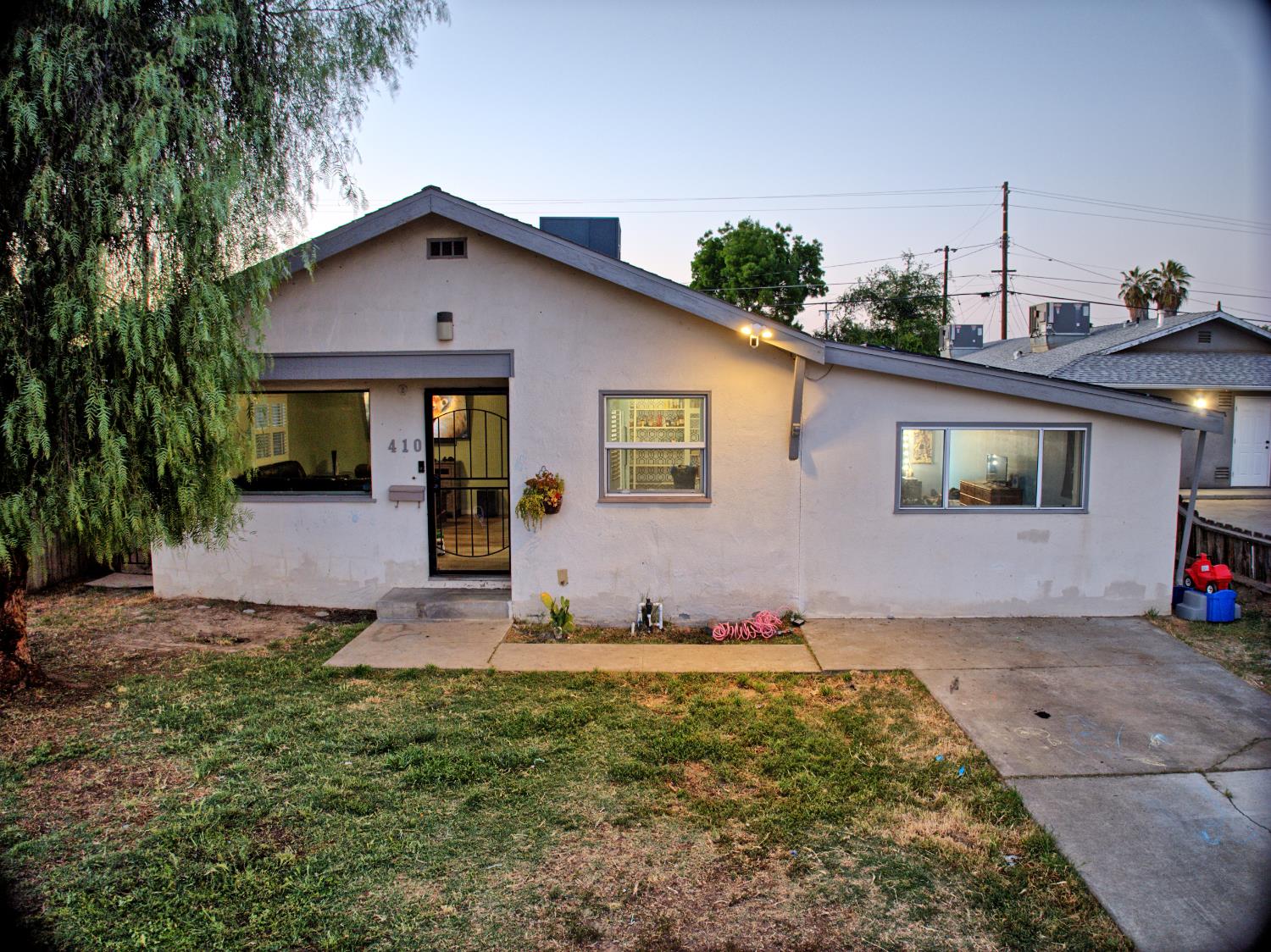 410 E Florinda, Hanford, CA 93230