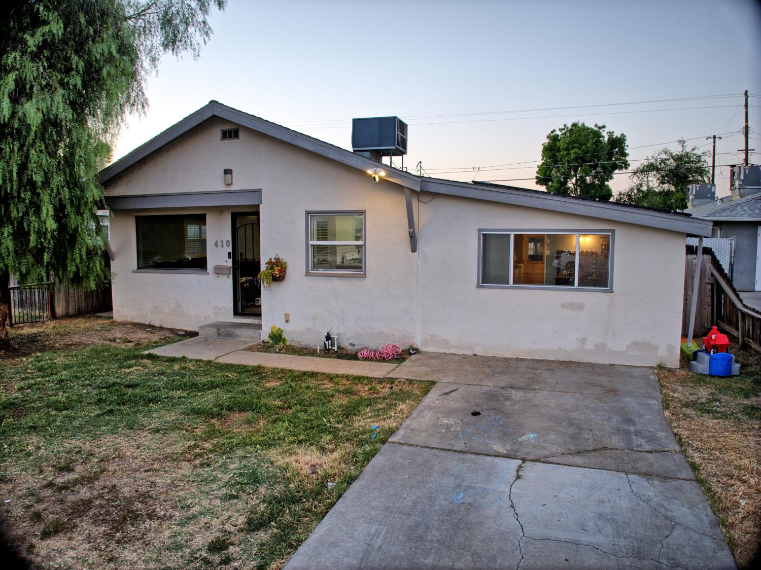 410 E Florinda, Hanford, CA 93230