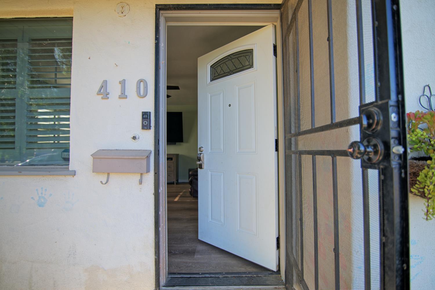 410 E Florinda, Hanford, CA 93230