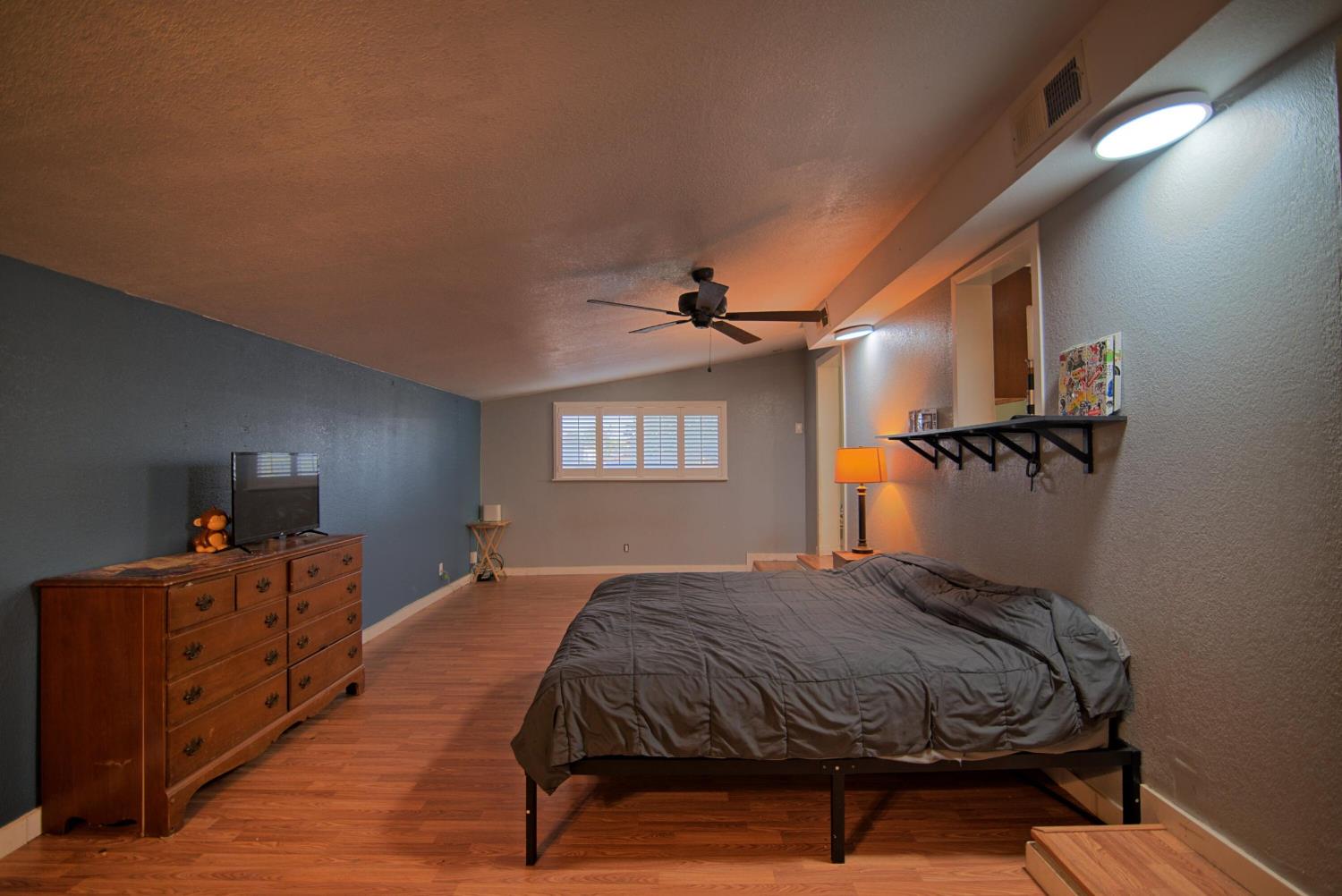 410 E Florinda, Hanford, CA 93230