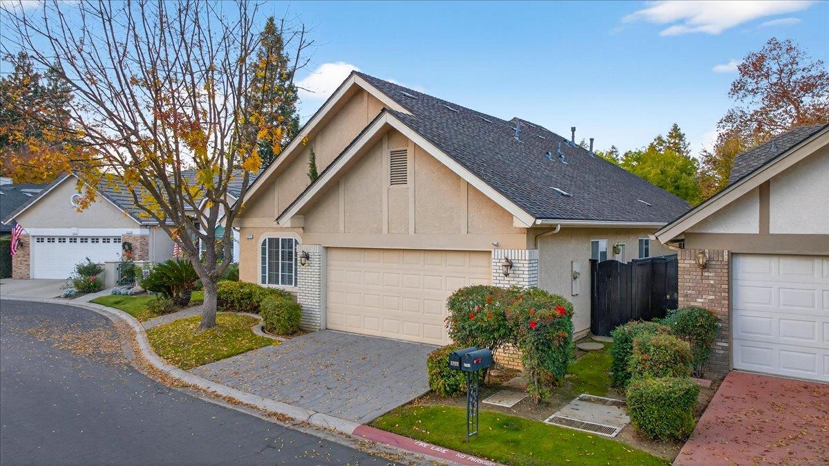 2211 Dawson Cove Ln, Clovis, CA 93611