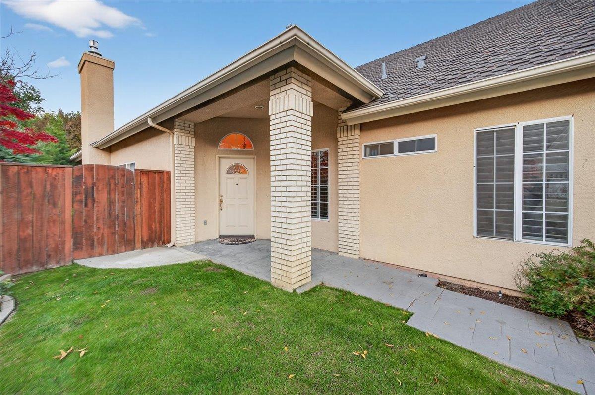 2211 Dawson Cove Ln, Clovis, CA 93611