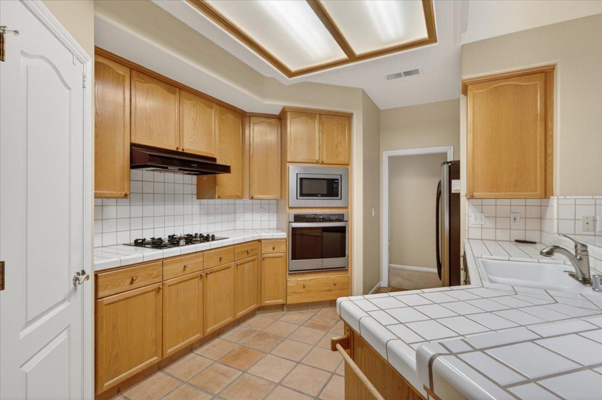 2211 Dawson Cove Ln, Clovis, CA 93611