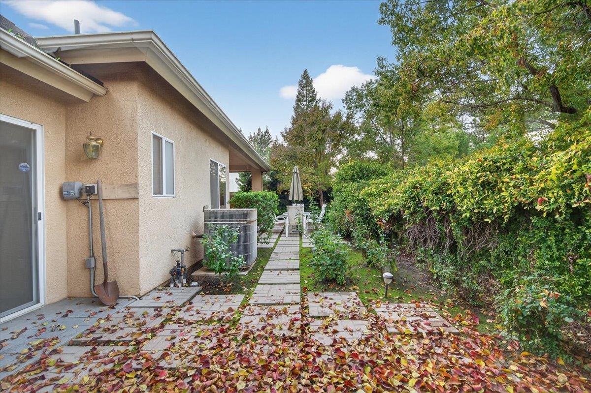 2211 Dawson Cove Ln, Clovis, CA 93611