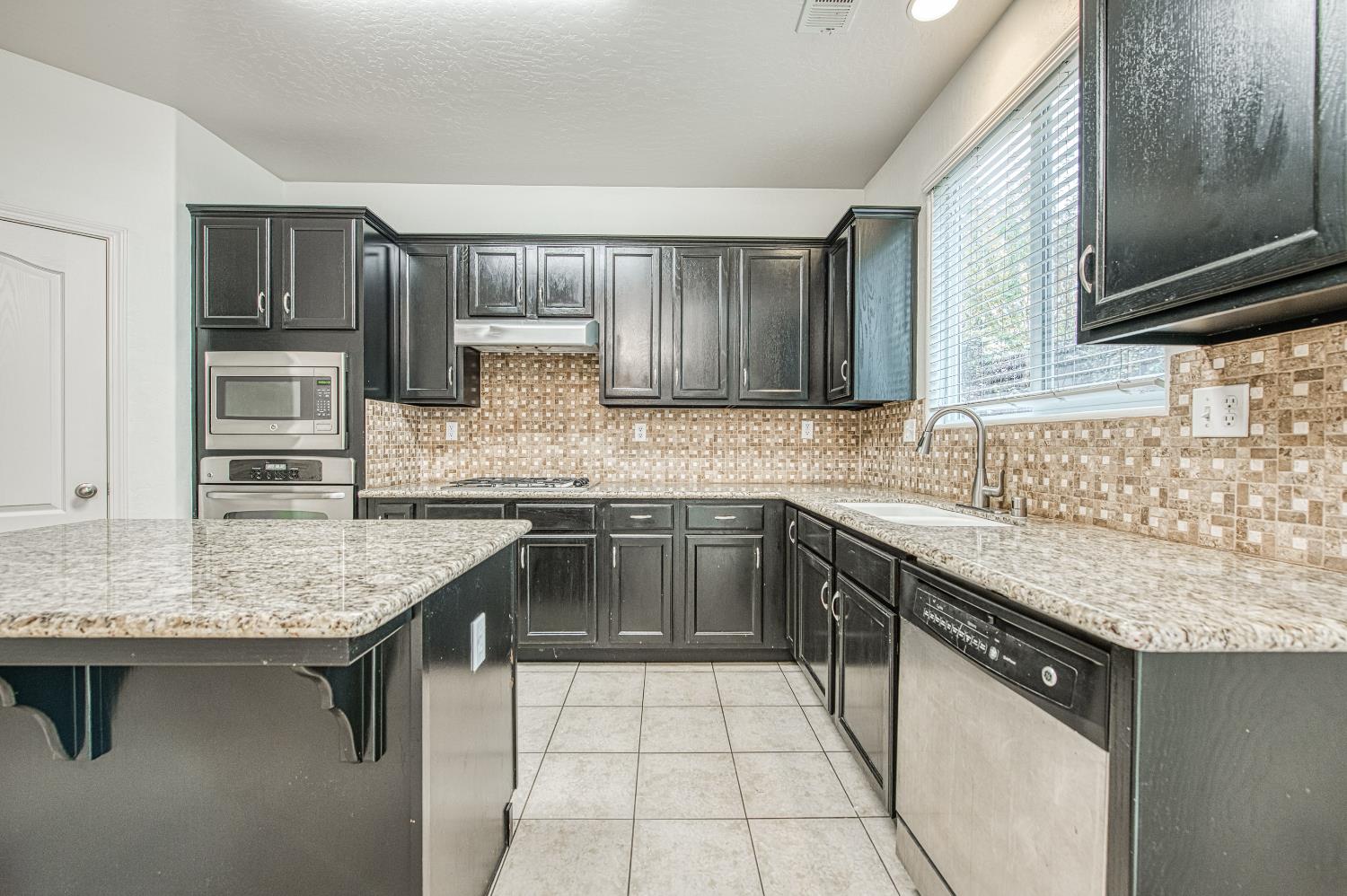 4386 W Artemisa Dr, Fresno, CA 93722