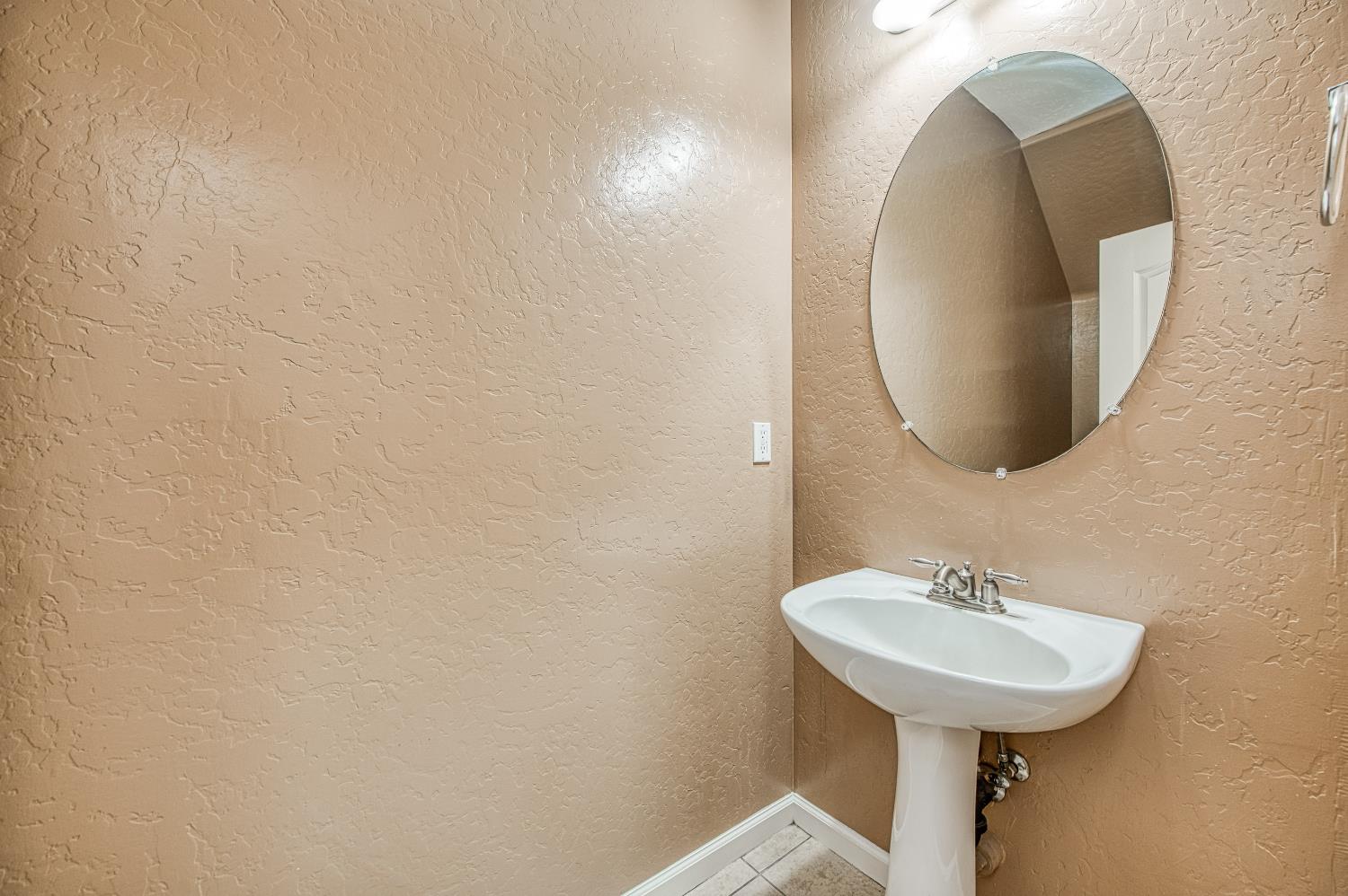 4386 W Artemisa Dr, Fresno, CA 93722