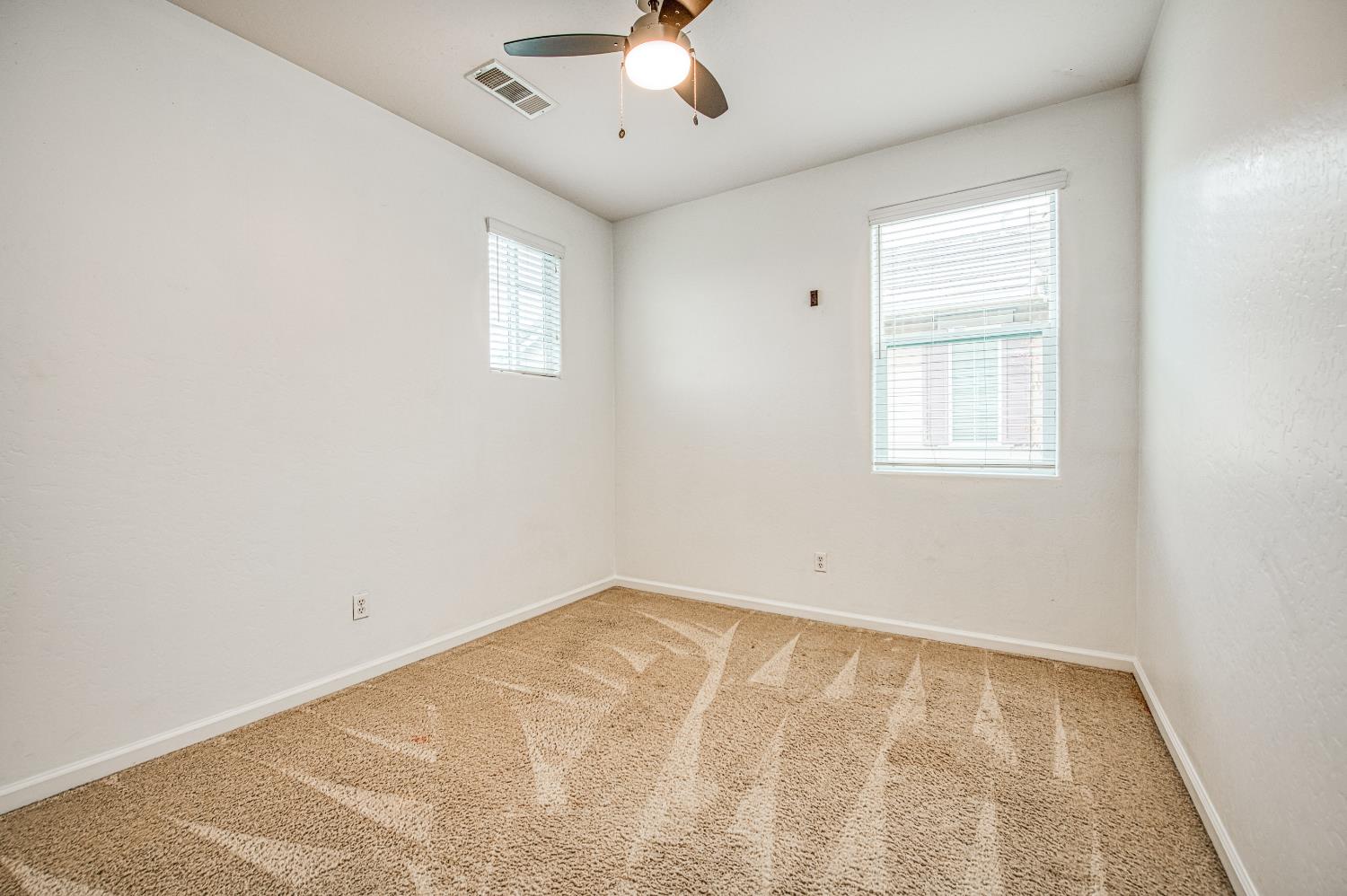 4386 W Artemisa Dr, Fresno, CA 93722