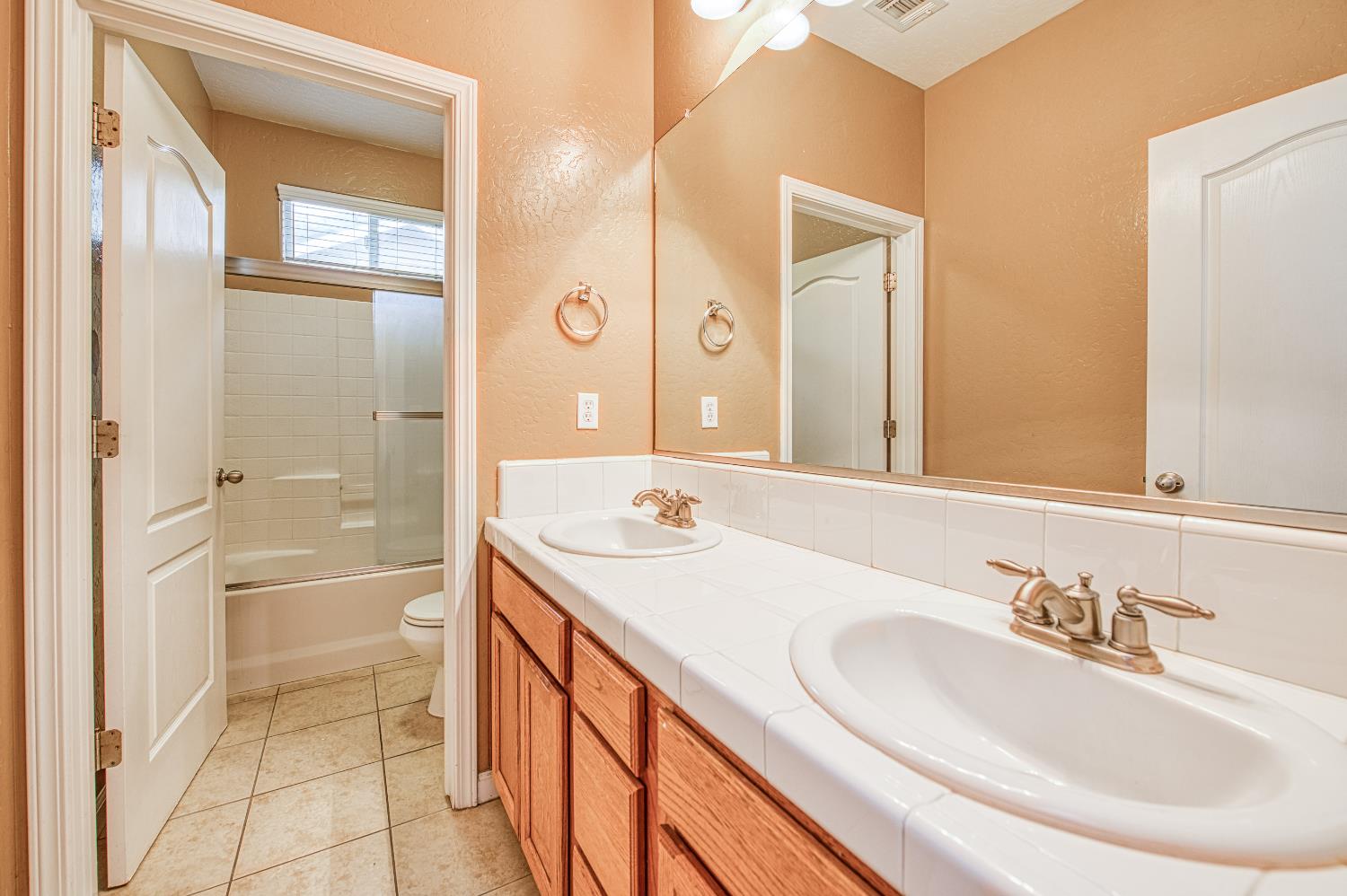 4386 W Artemisa Dr, Fresno, CA 93722