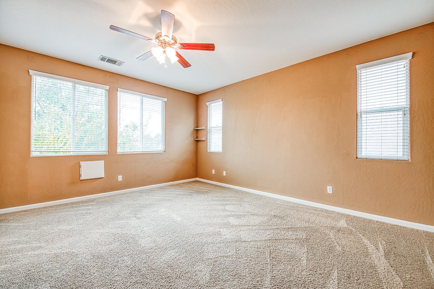 4386 W Artemisa Dr, Fresno, CA 93722