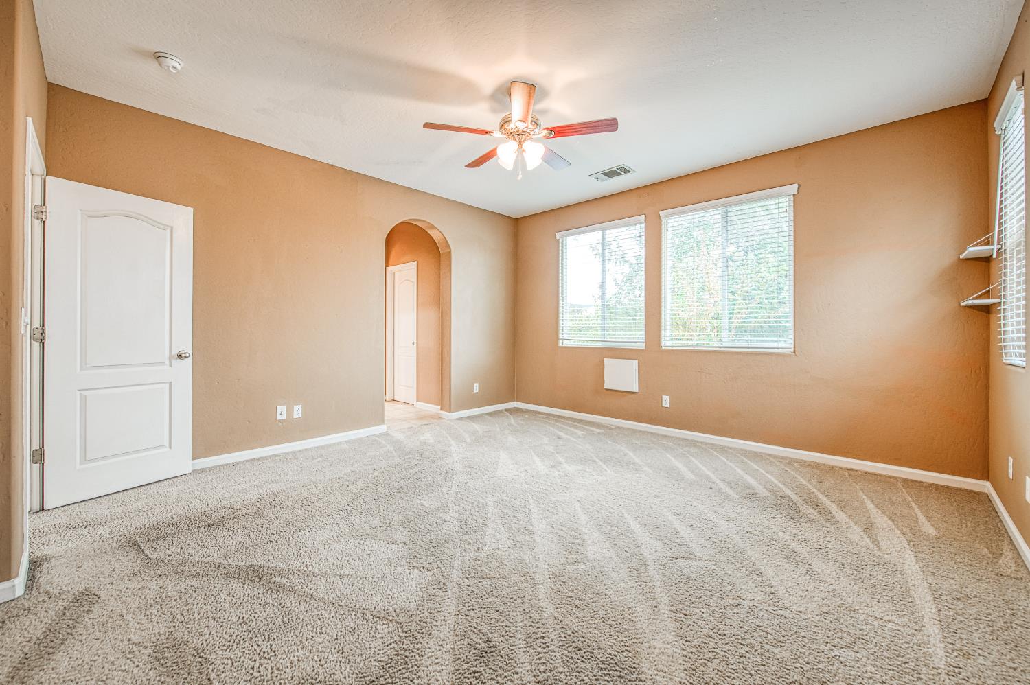 4386 W Artemisa Dr, Fresno, CA 93722