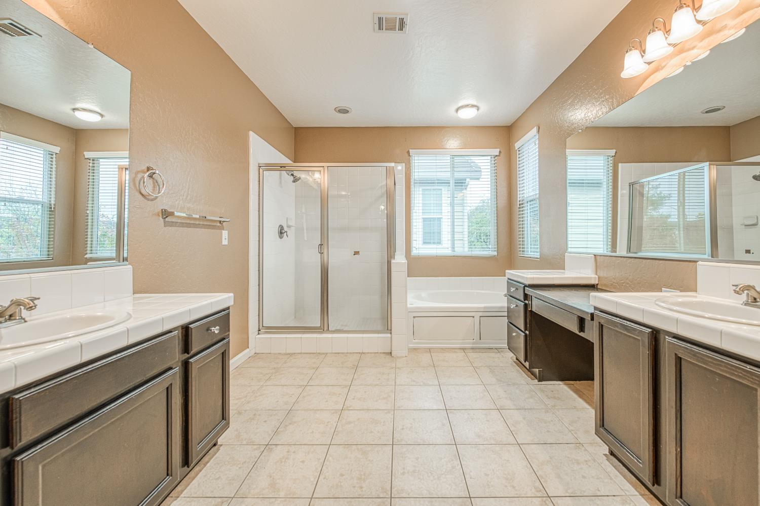 4386 W Artemisa Dr, Fresno, CA 93722