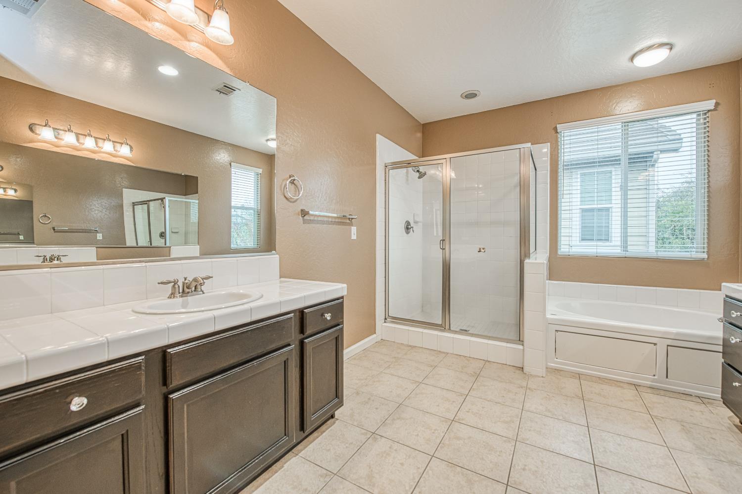 4386 W Artemisa Dr, Fresno, CA 93722