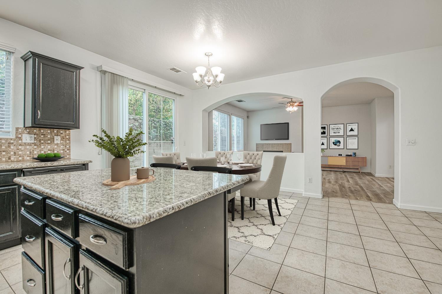 4386 W Artemisa Dr, Fresno, CA 93722