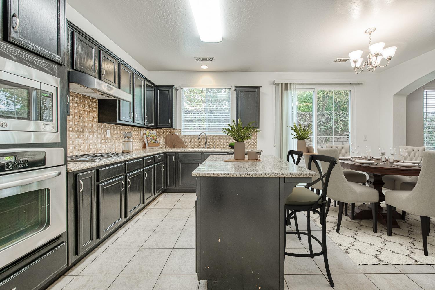 4386 W Artemisa Dr, Fresno, CA 93722