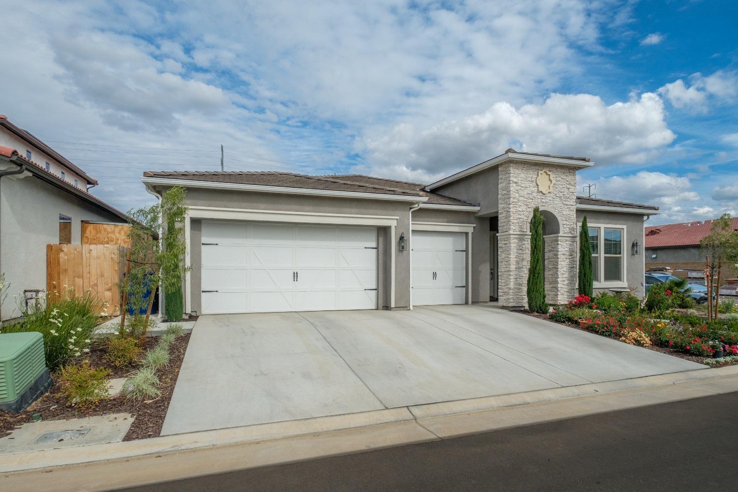 2788 N Douglas Ave, Fresno, CA 93727