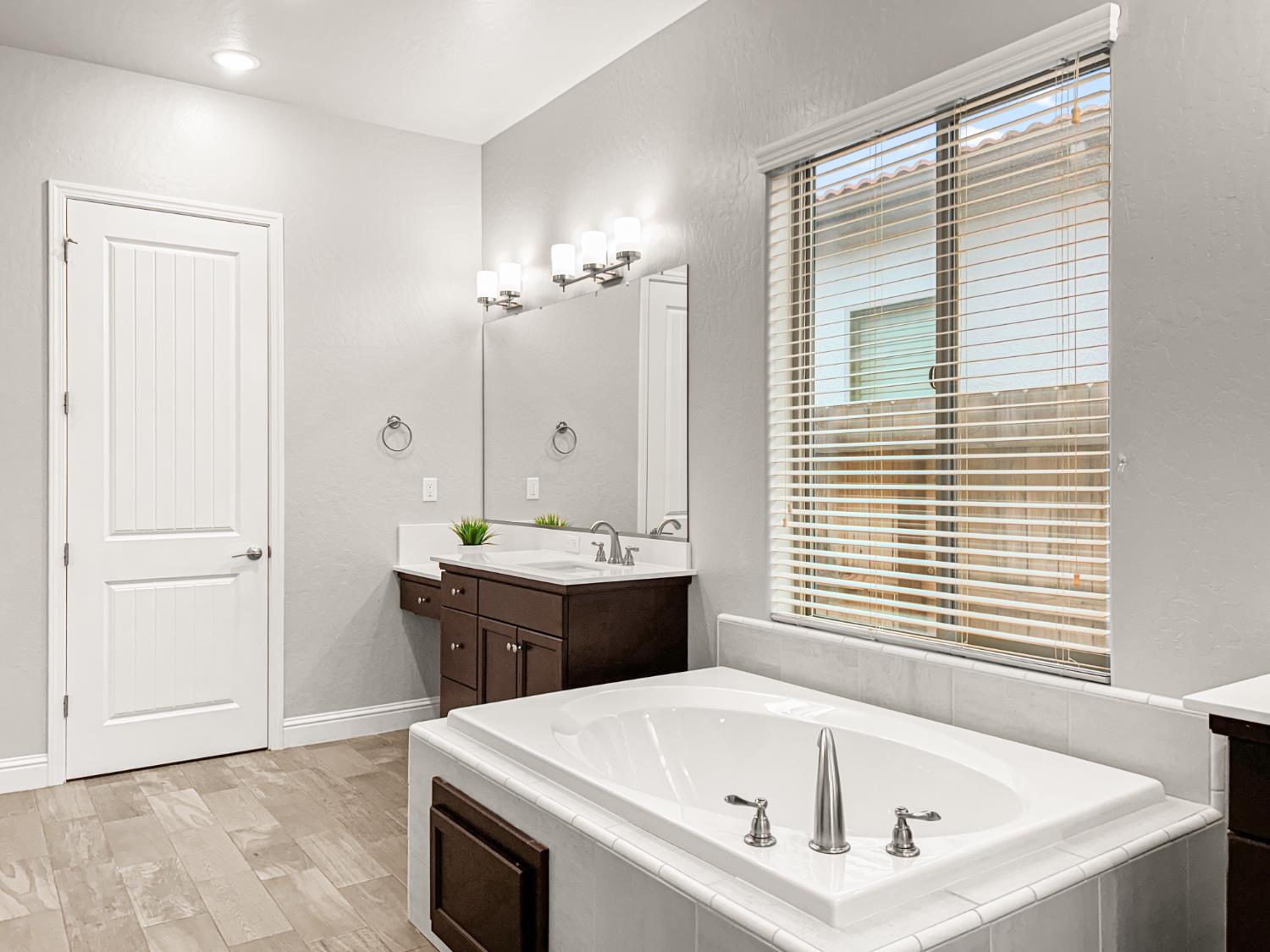 2788 N Douglas Ave, Fresno, CA 93727