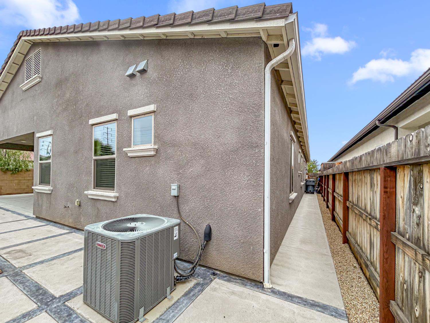2788 N Douglas Ave, Fresno, CA 93727