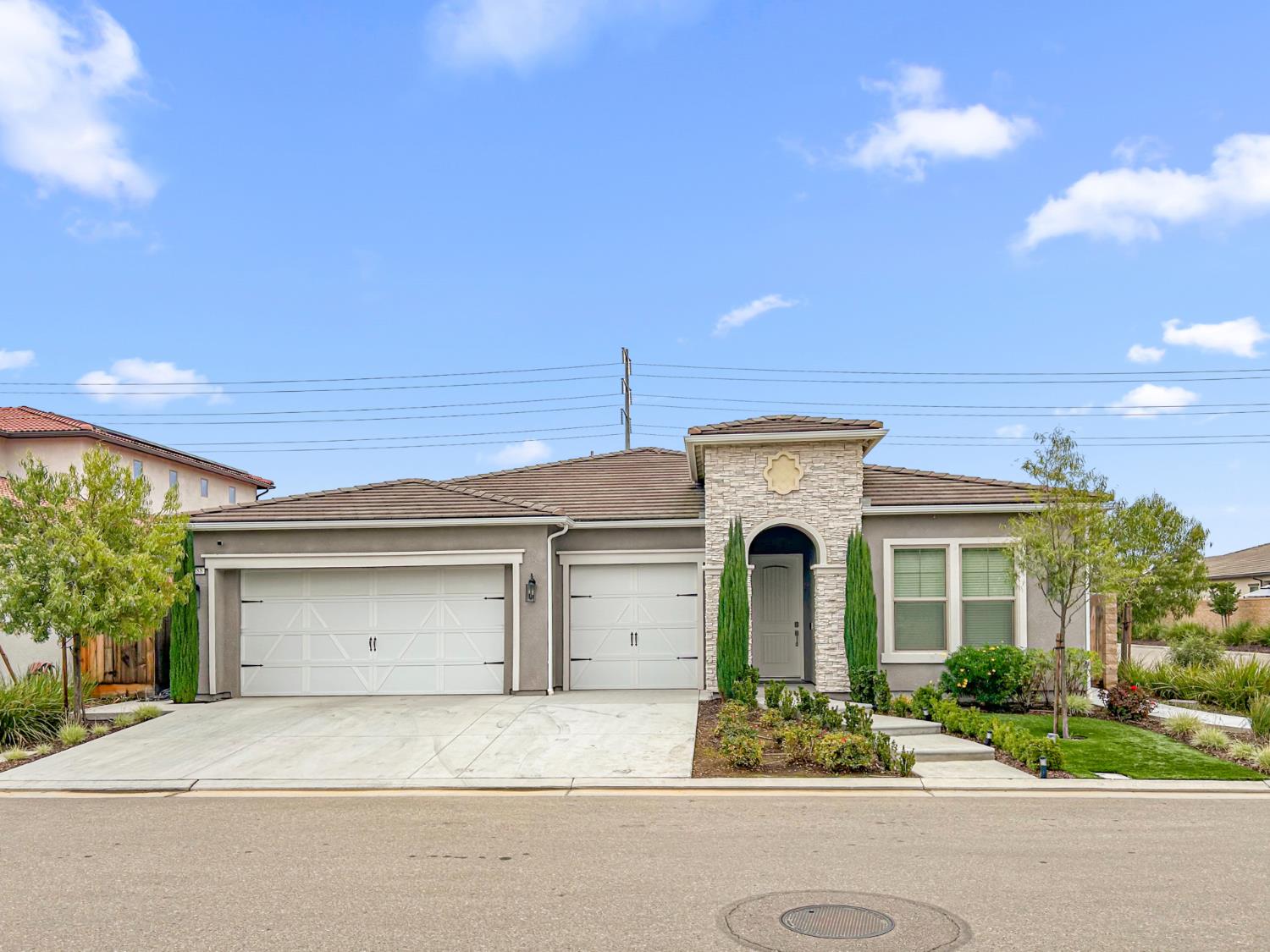 2788 N Douglas Ave, Fresno, CA 93727