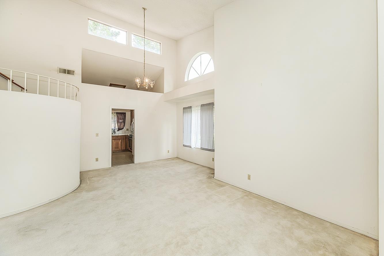 9659 N Shenandoah Ln, Fresno, CA 93720